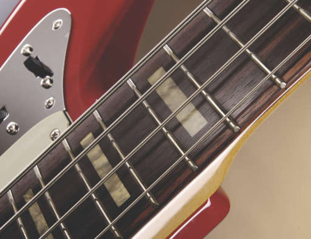 Fender Jaguar Bass Aged pearloid inlays